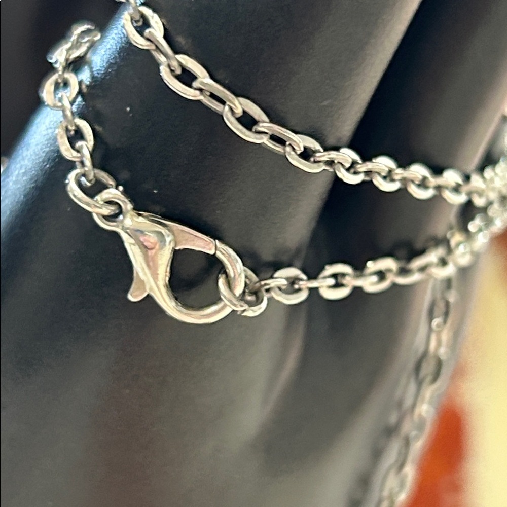 Silver Tone Leaf Diffuser Locket Necklace: Essent… - image 3